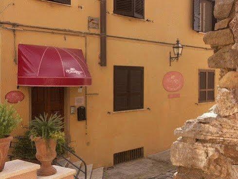 B&B Relais Nel Borgo Manciano Exterior foto